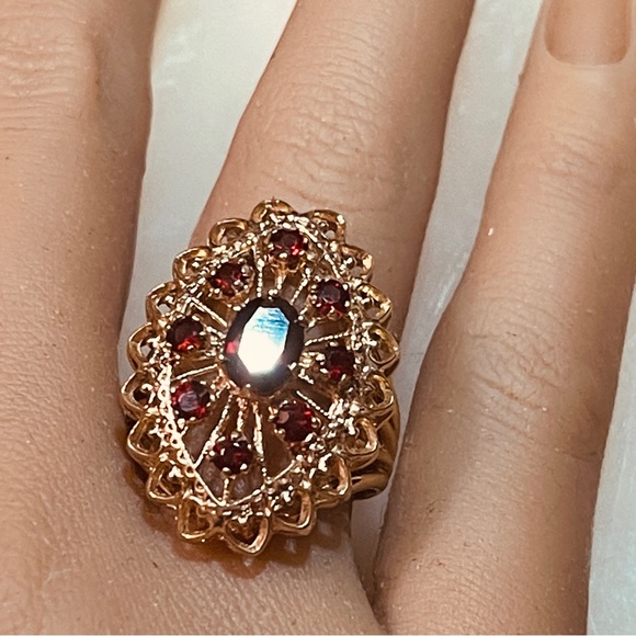 ♥️Stunning 375 Yellow Gold European Antique Filigree Garnet Dinner Ring! - Picture 13 of 16